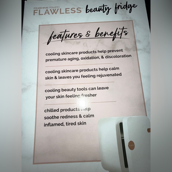 FlAWLESS Flawless Beauty Fridge - White and Pink - Picture 2 of 2